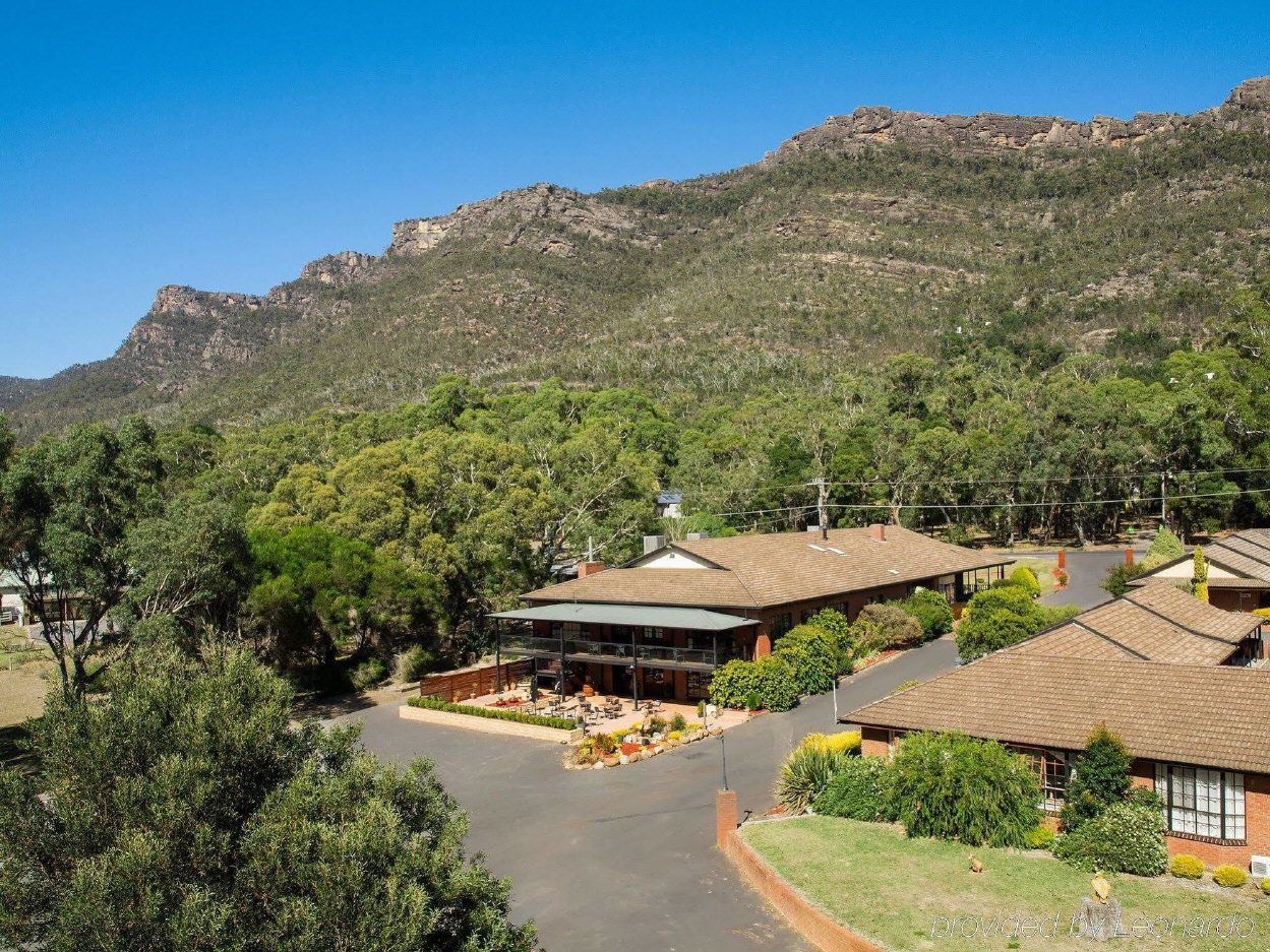 country plaza halls gap entrance