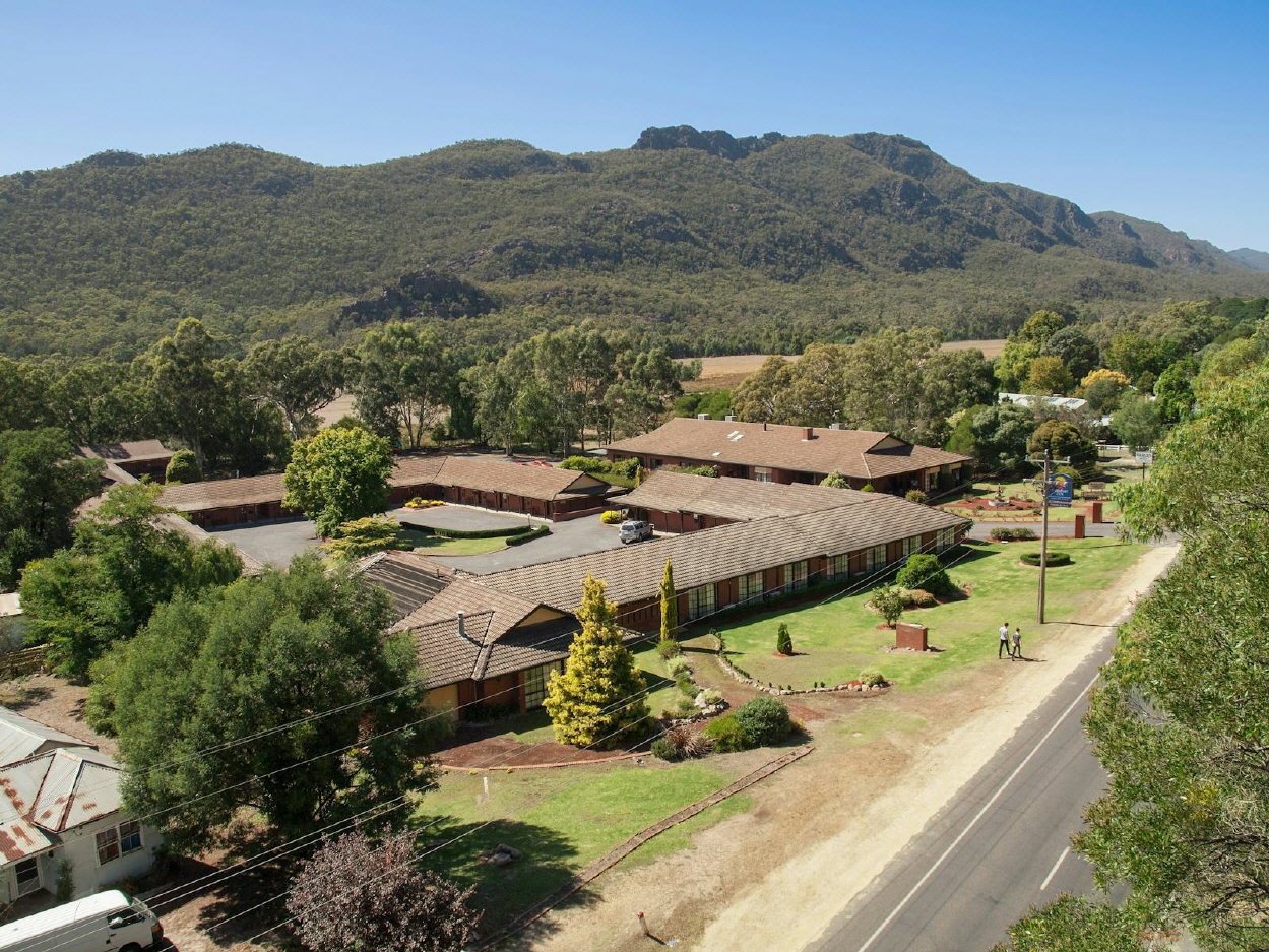 country plaza halls gap view